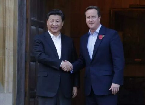10月22日，国家主席习近平在契克斯首相乡间别墅同英国首相卡梅伦会晤。